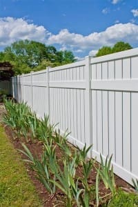 Vinyl Fence -long view Carroll model in Calverton